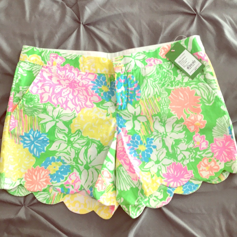 NWT Hibiscus Stroll Shorts
